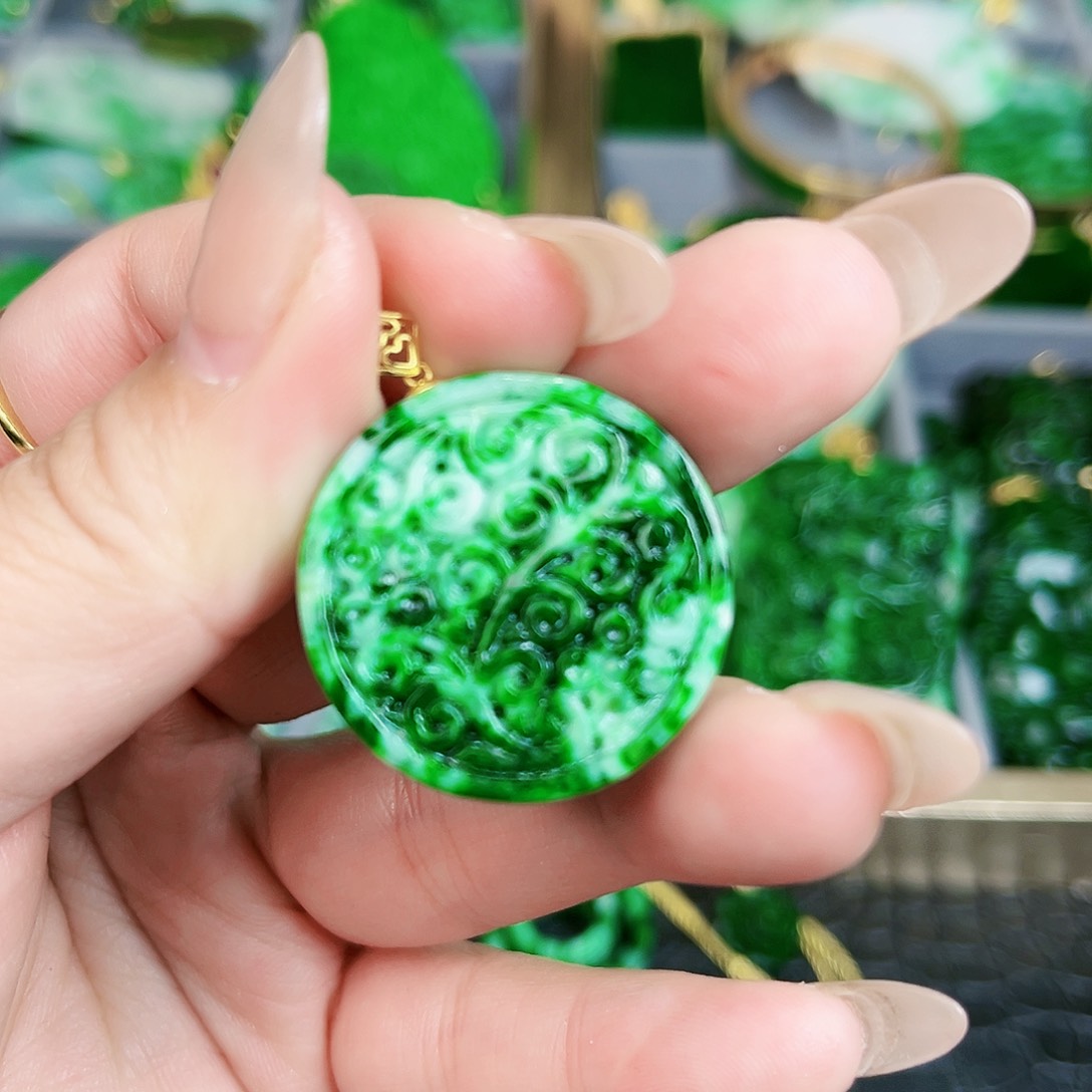 翡翠颈饰18K金镶嵌吊坠