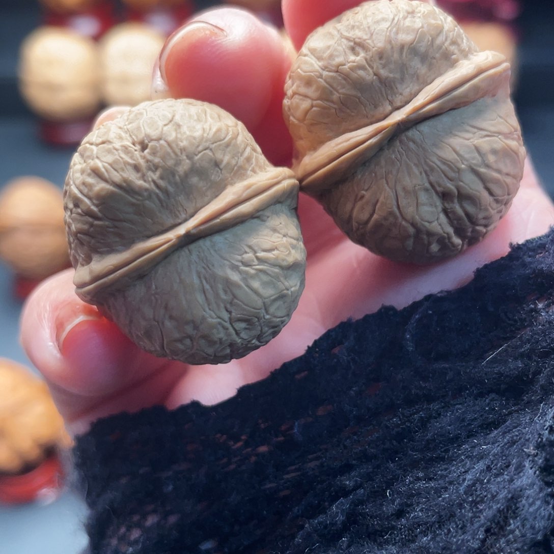 文玩核桃吊坠金豆