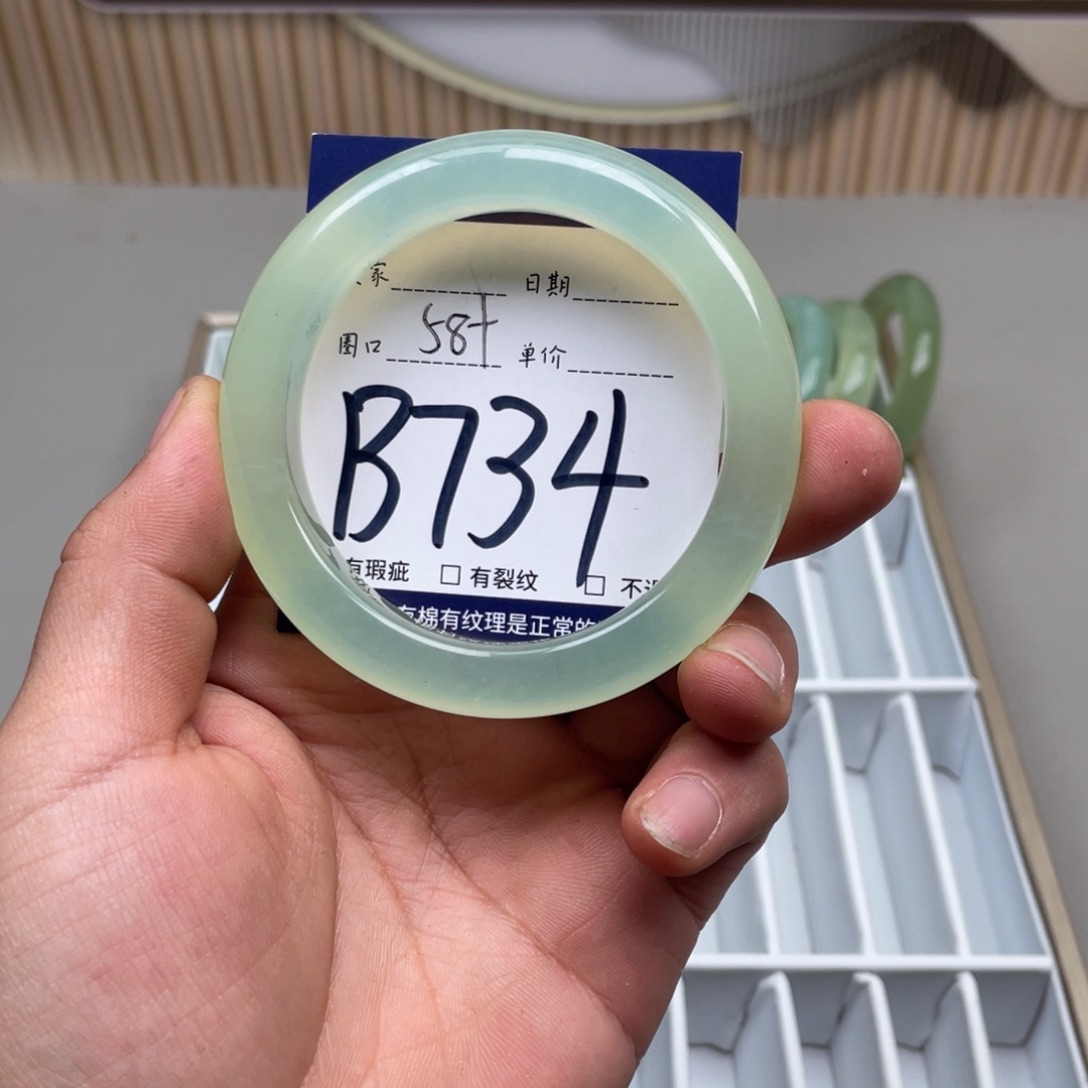 岫玉手镯手镯未镶嵌