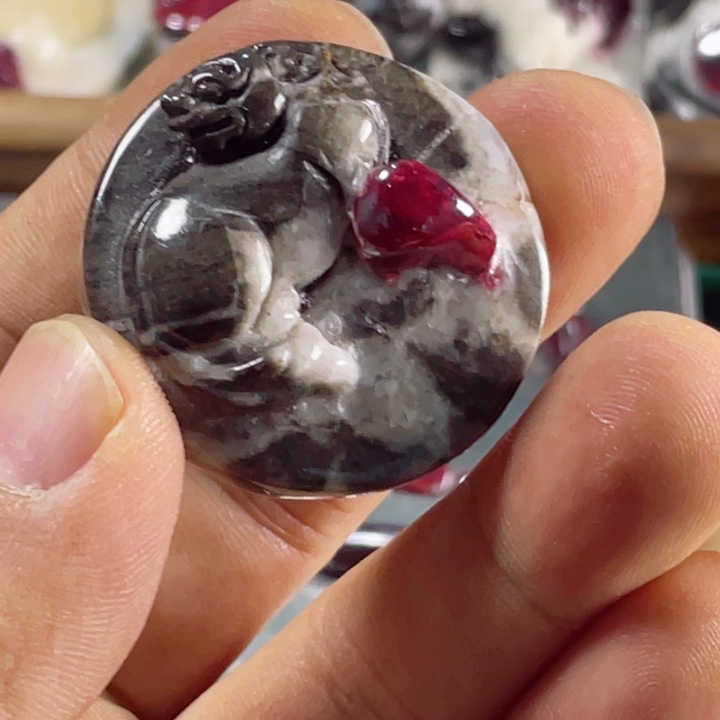 天然辰砂原石首饰