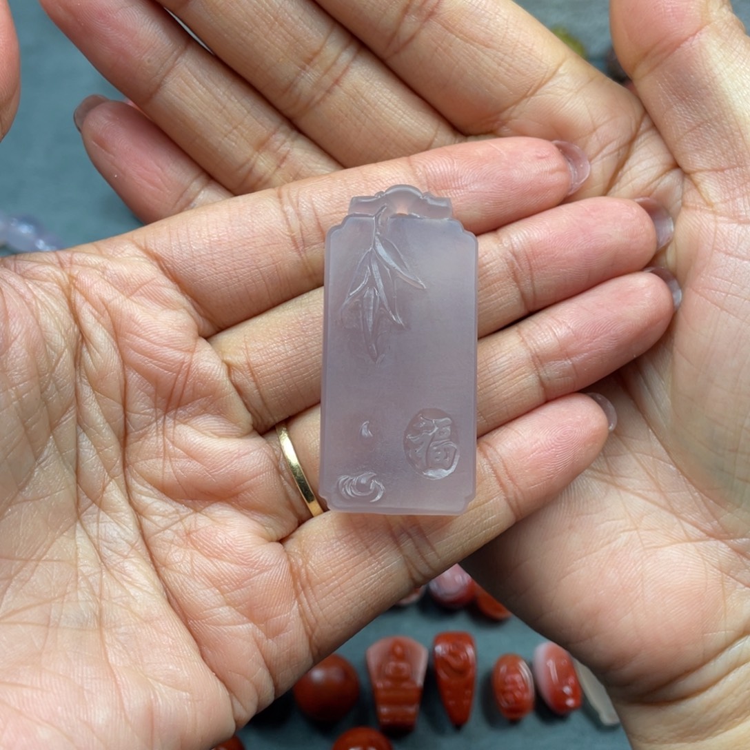 吴***娃定制玛瑙平安无事牌抛光