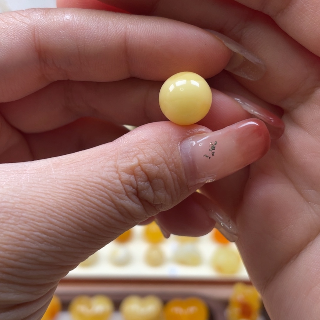 木***子琥珀未镶嵌珠宝奇石