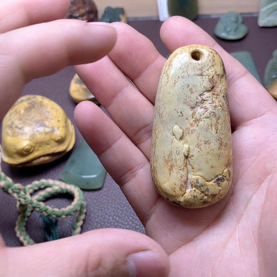 岫岩河磨玉（透闪石质玉）挂件未镶嵌D****。