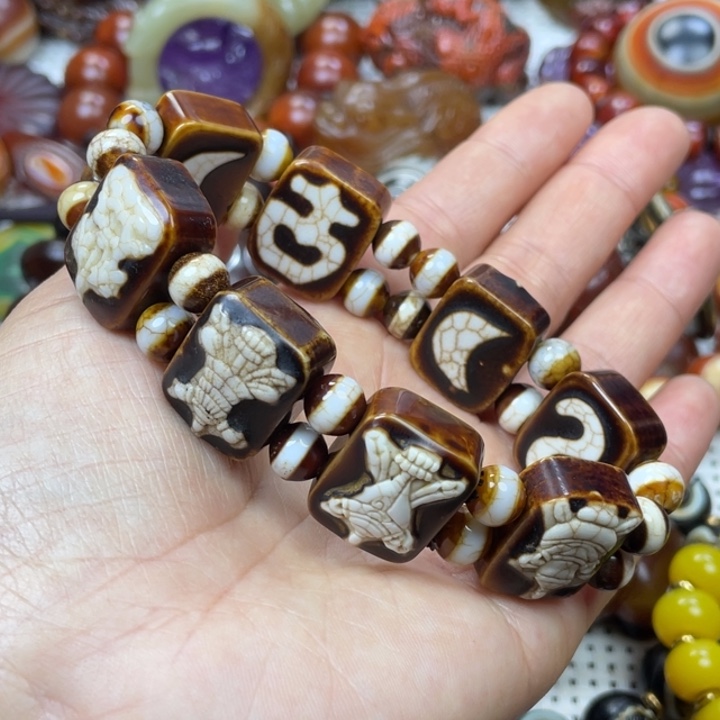 玛瑙/玉髓颈饰未镶嵌