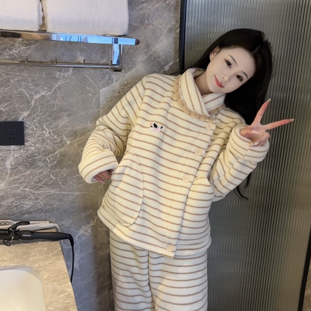 （瑞士卷）冬季休闲保暖加厚可爱条纹毛绒绒睡衣女长袖长裤可外穿