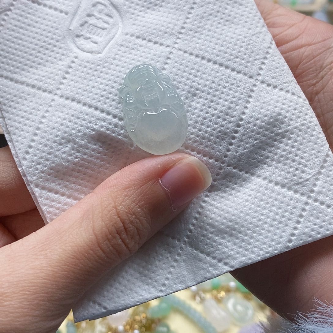 翡翠颈饰未镶嵌闪