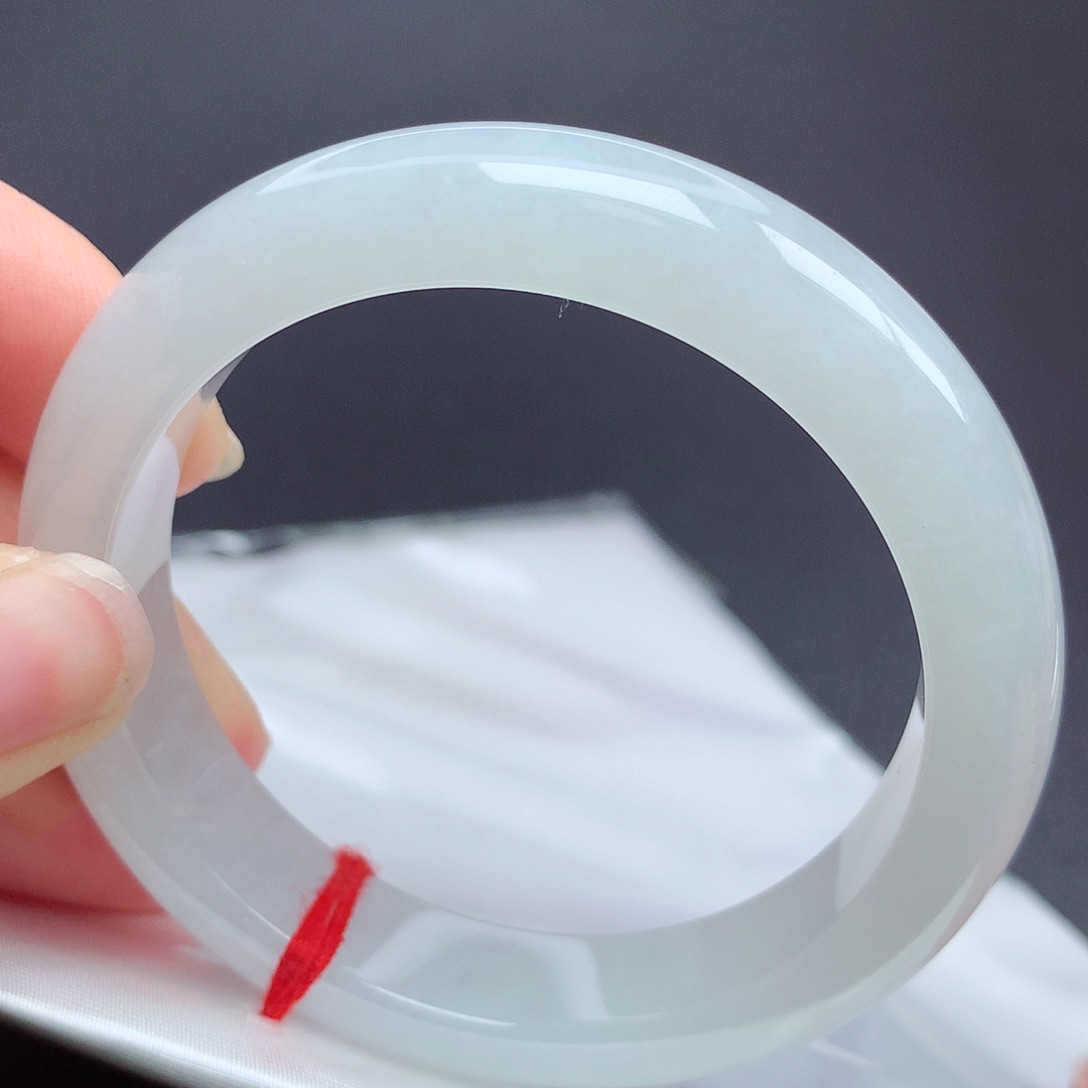 翡翠手镯未镶嵌53圈口