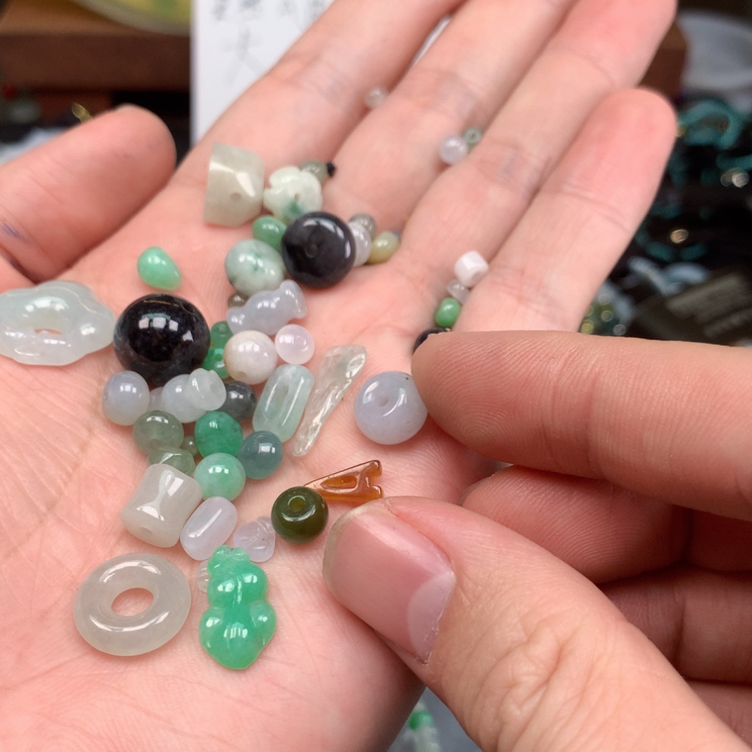 翡翠未镶嵌颈饰97