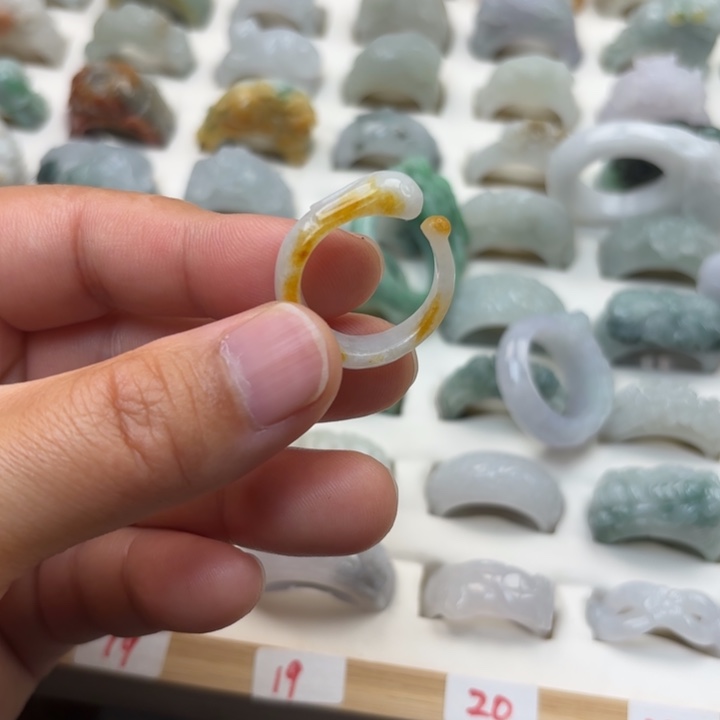 翡翠未镶嵌戒指港码18兔子203