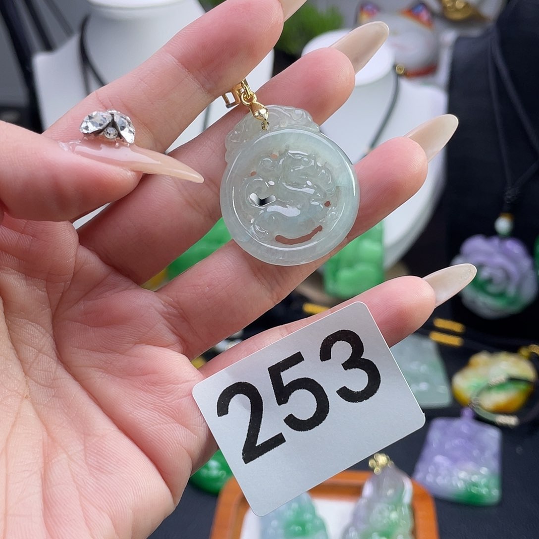 翡翠未镶嵌吊坠(赠链)