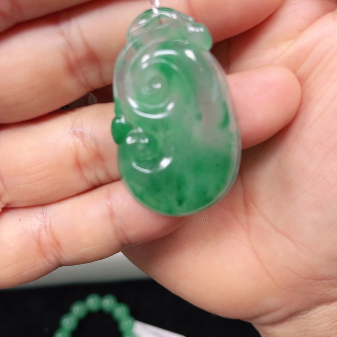 石英质玉颈饰未镶嵌