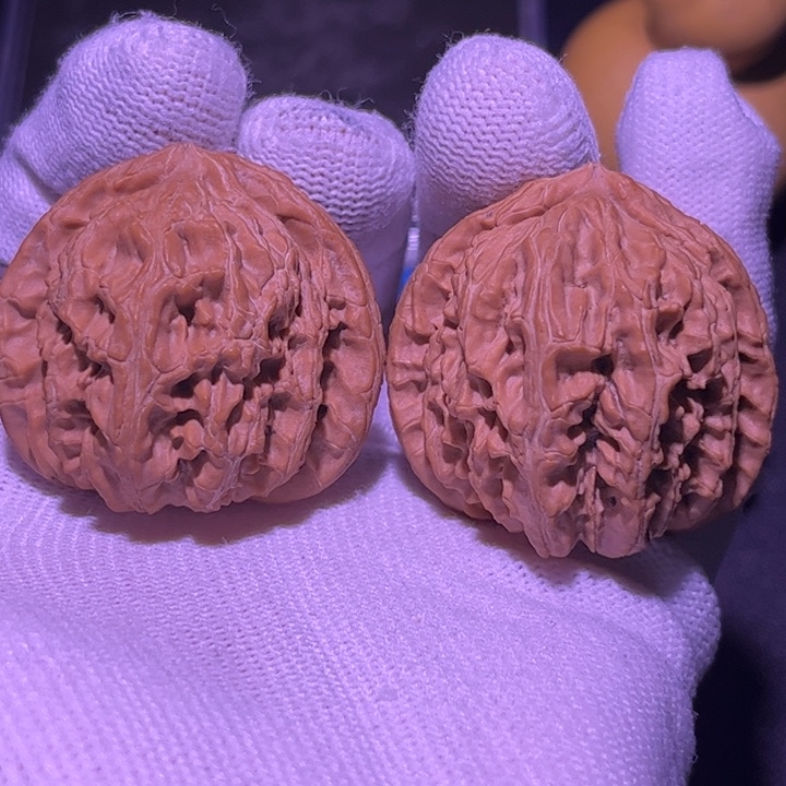 文玩核桃吊坠白狮子