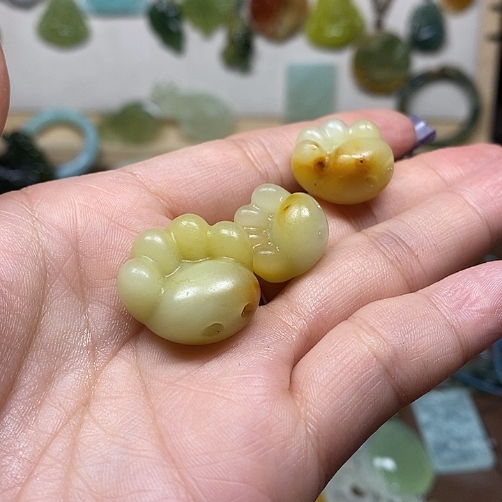 蛇纹石玉吊坠未镶嵌