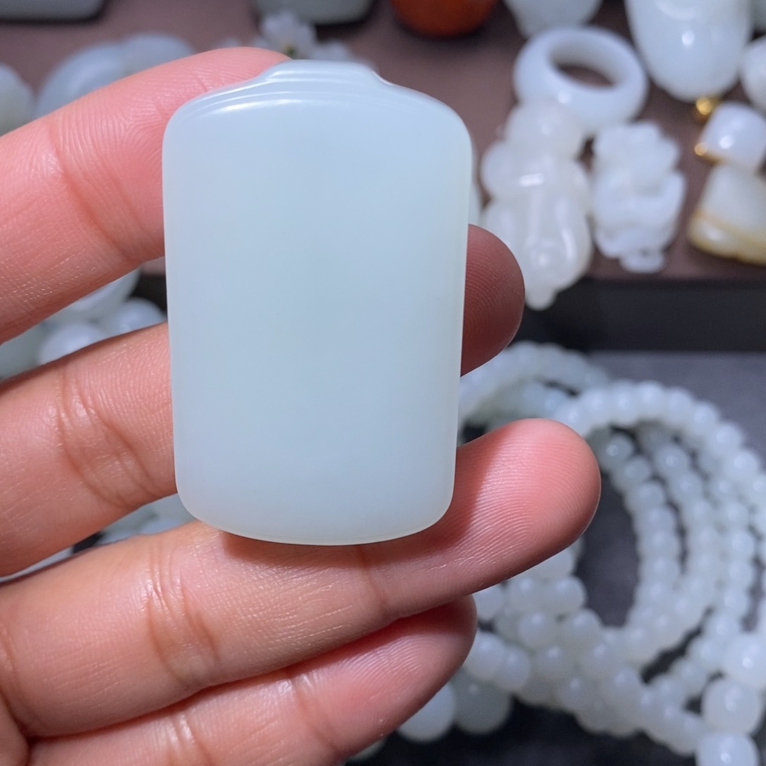 和田玉颈饰未镶嵌霸*哥