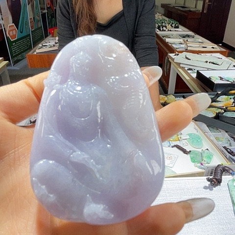 翡翠未镶嵌颈饰一个