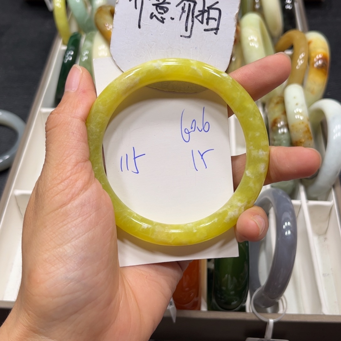 未镶嵌蛇纹石玉手镯