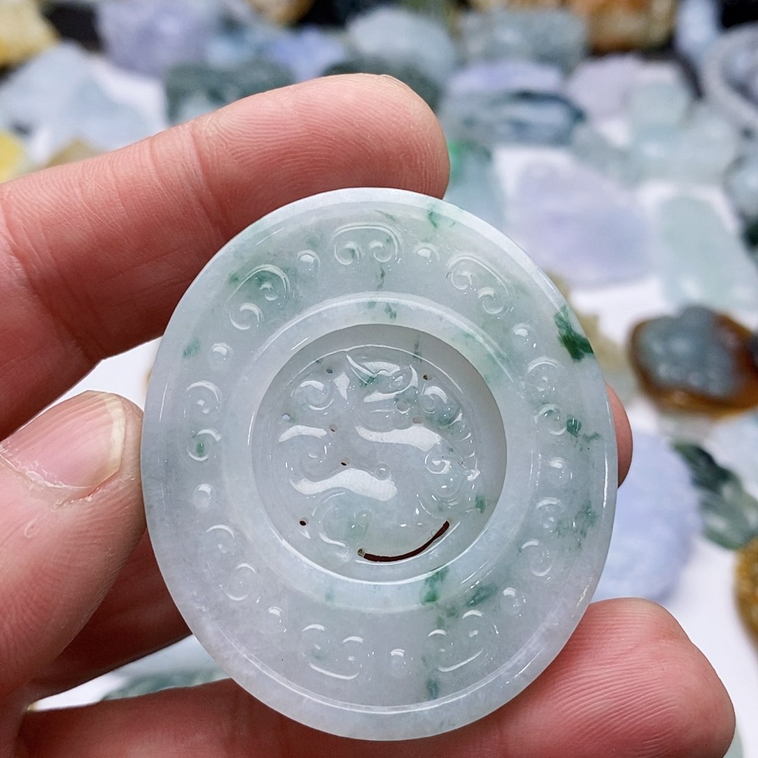 翡翠颈饰未镶嵌時来运转
