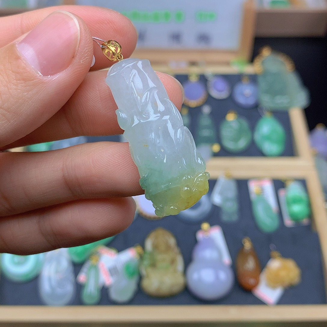 翡翠颈饰18K金镶嵌翡翠