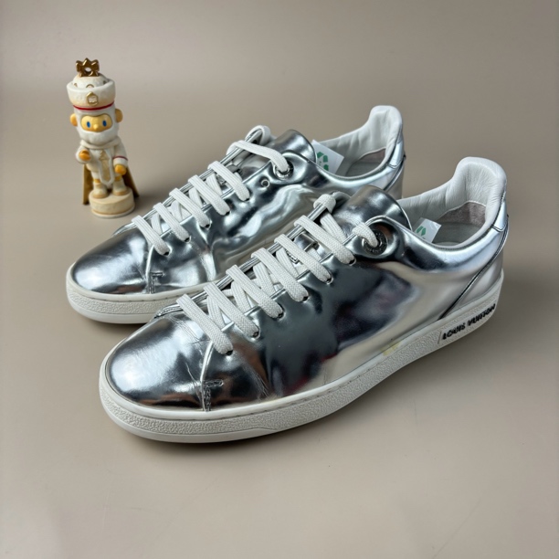 95新 LouisVuitton/路易威登 镜面银系带休闲鞋 36码 YLP3226