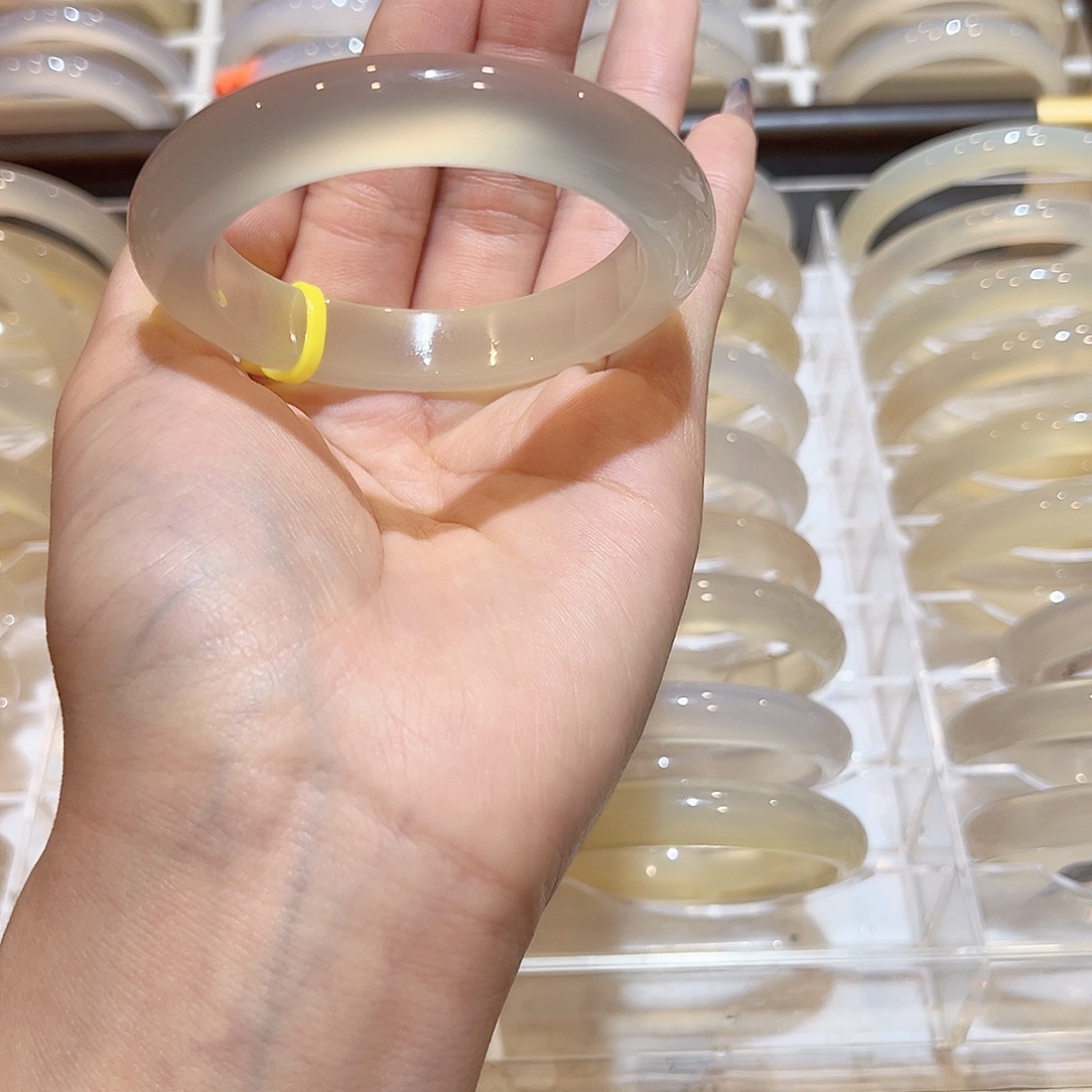 小****玛瑙/玉髓未镶嵌手镯