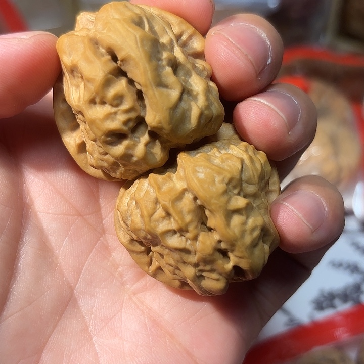 L***j吊坠桃核三角蛤蟆