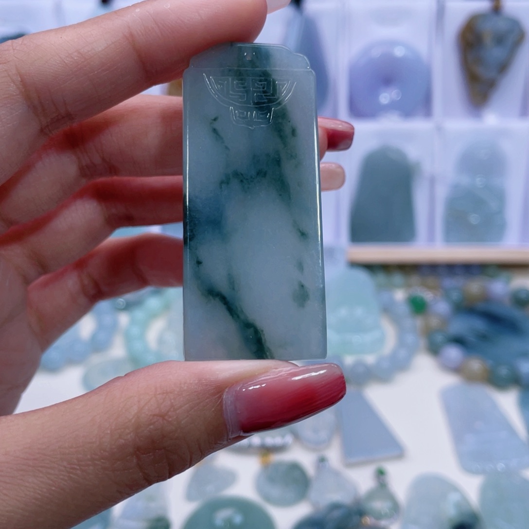 翡翠颈饰未镶嵌荣****）