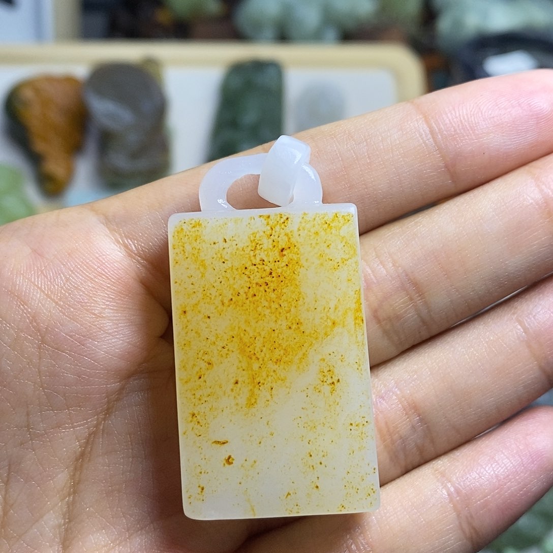 和田玉未镶嵌颈饰神**仔