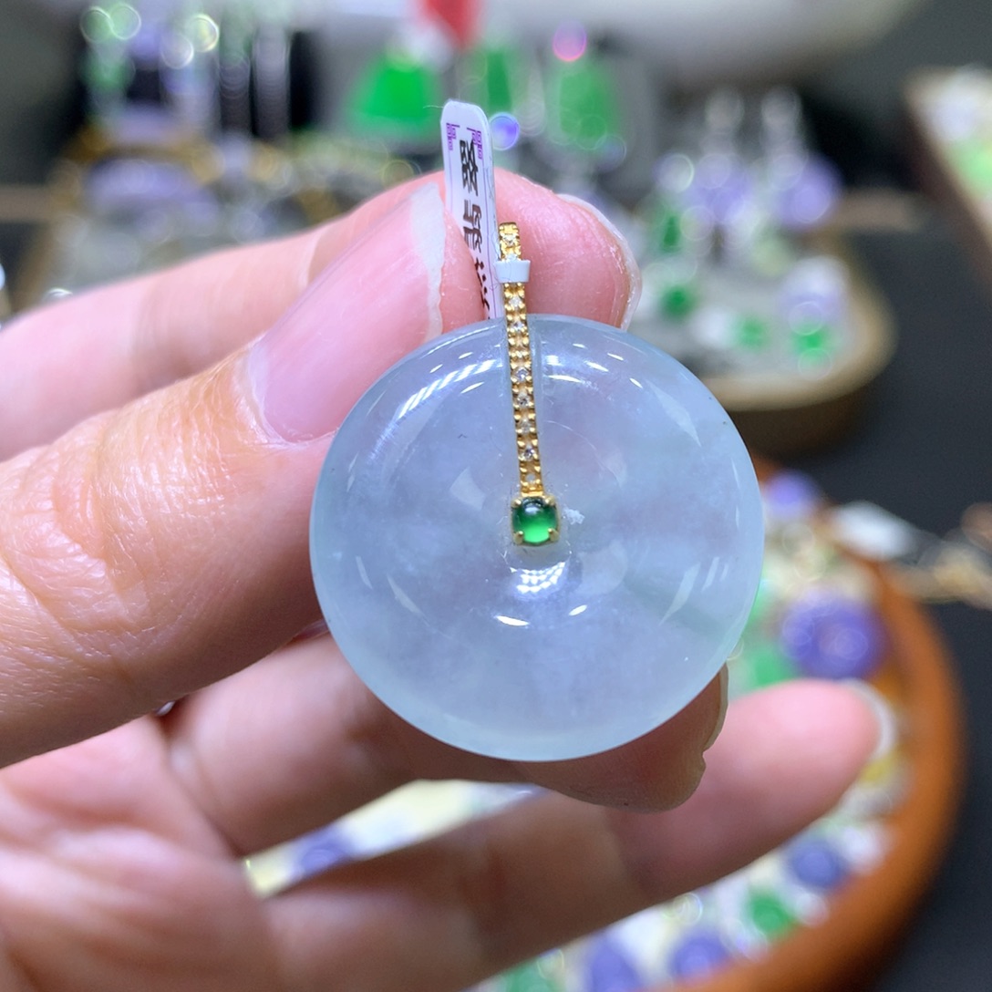 【闪购商品】翡翠颈饰18K金镶嵌翡翠吊坠项链