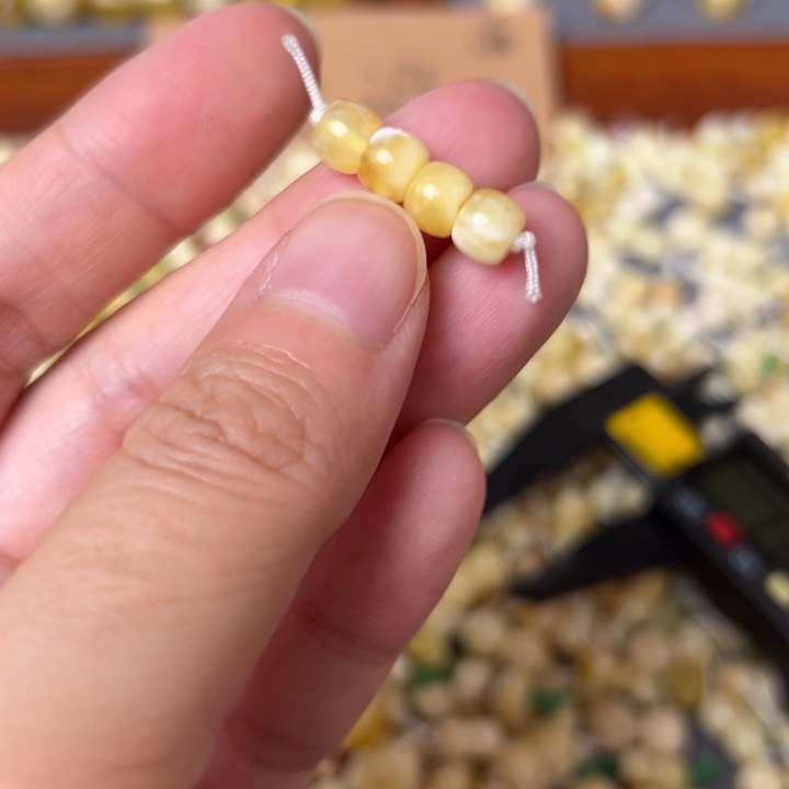 蜜蜡未镶嵌裸石6.1mm一组