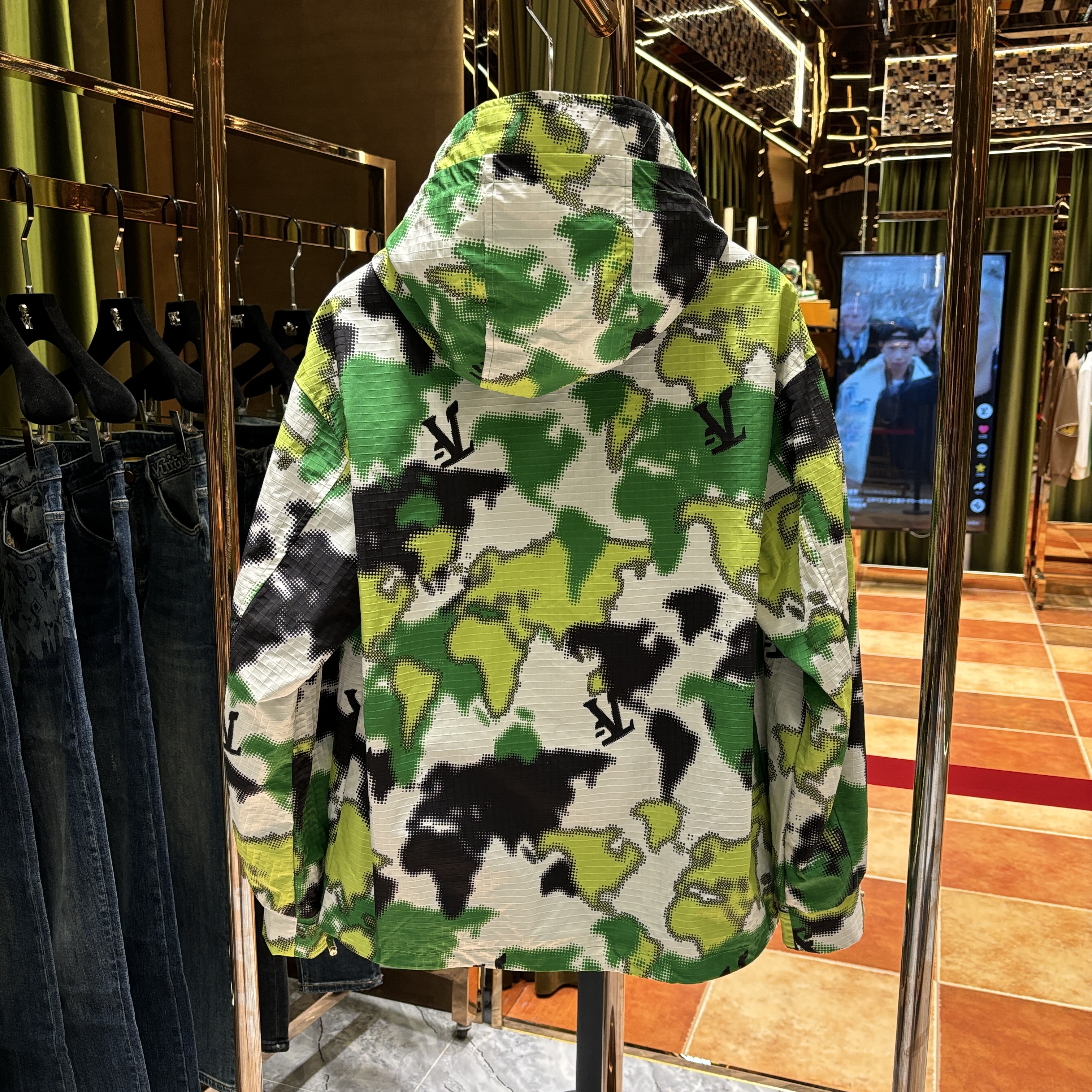 YY【AK推荐】秋季新品高级感时尚百搭彩色冲锋衣外套（6857）