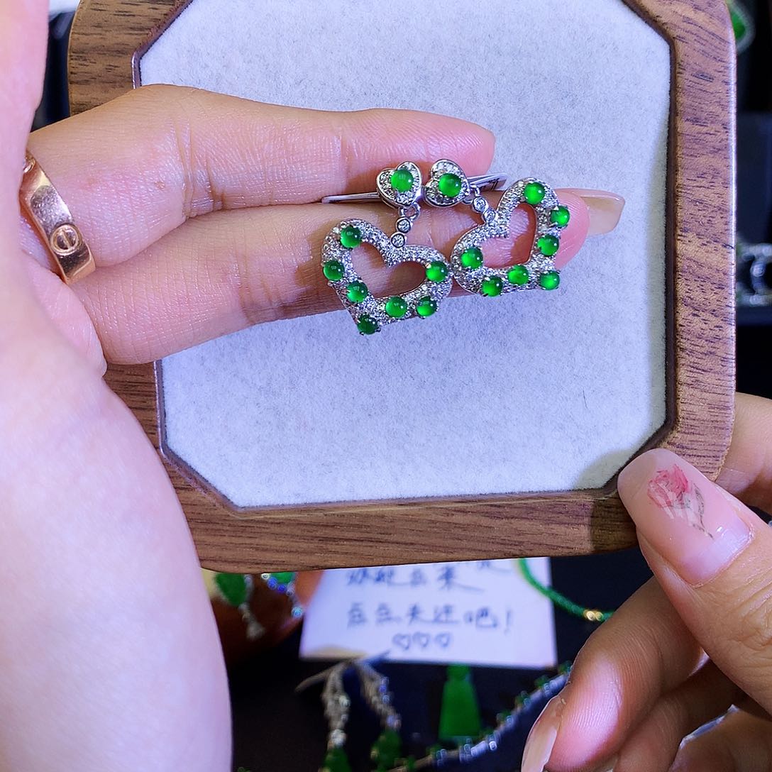 翡翠耳饰银S925镶嵌天然翡翠蛋面耳钉