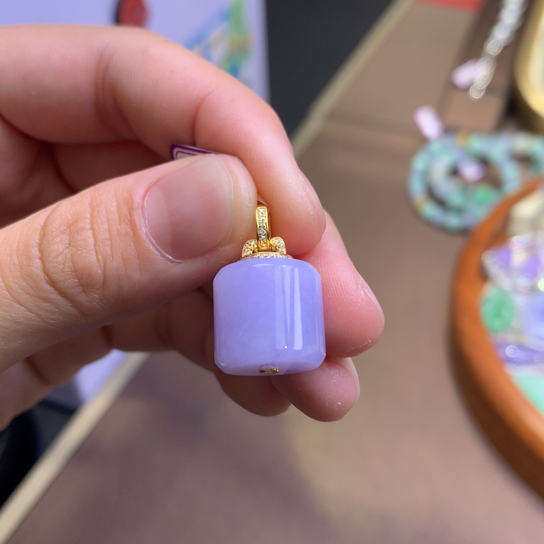 翡翠18K金镶嵌颈饰翡翠