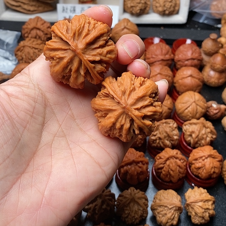 文玩核桃吊坠八棱