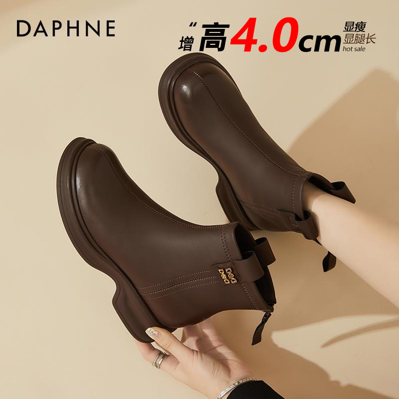 达芙妮棕色靴子女今年流行的短靴洋气马丁靴加绒二棉鞋英伦风靴子