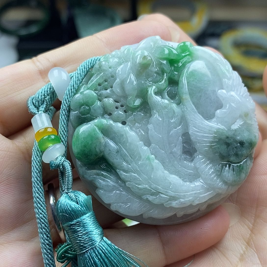 翡翠未镶嵌颈饰芳**代牌子