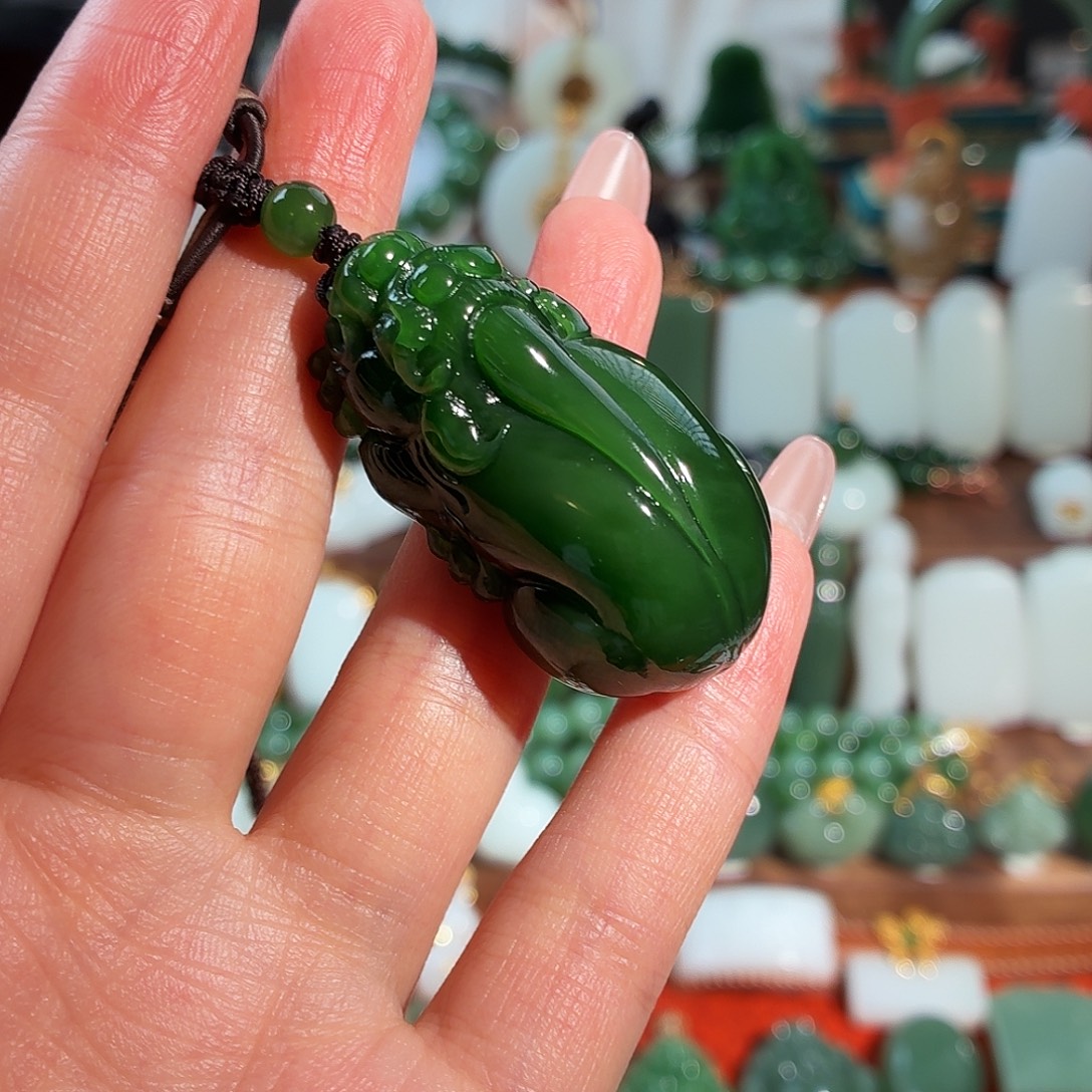 麦***圈和田玉未镶嵌颈饰