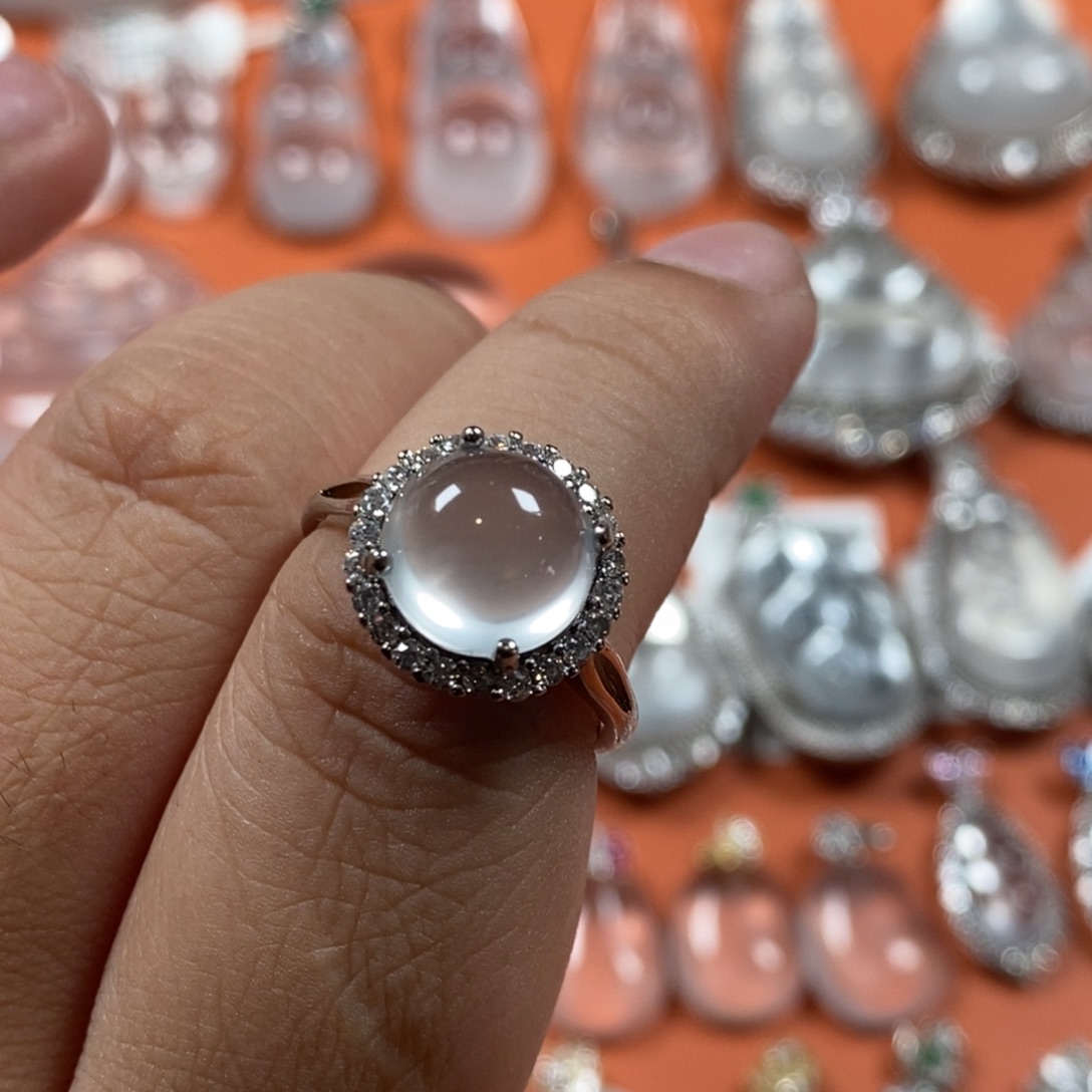 石英质玉合金颈饰戒指