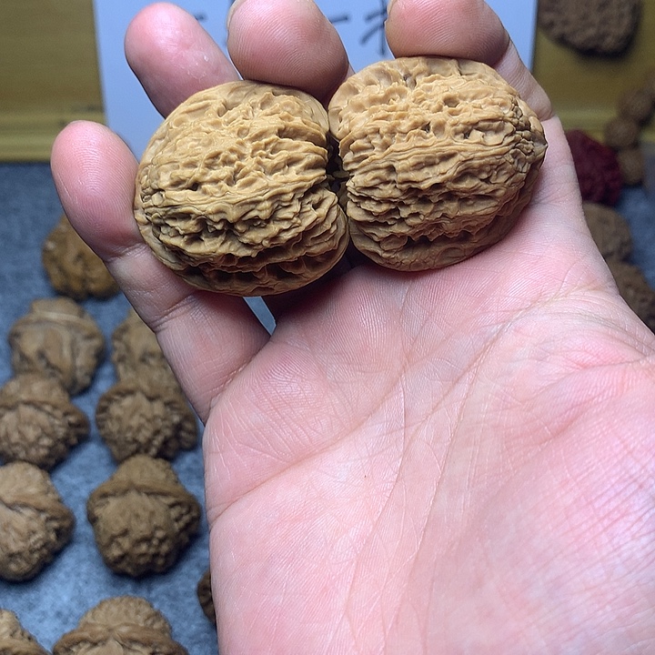 文玩核桃把件极品南将石全品无修