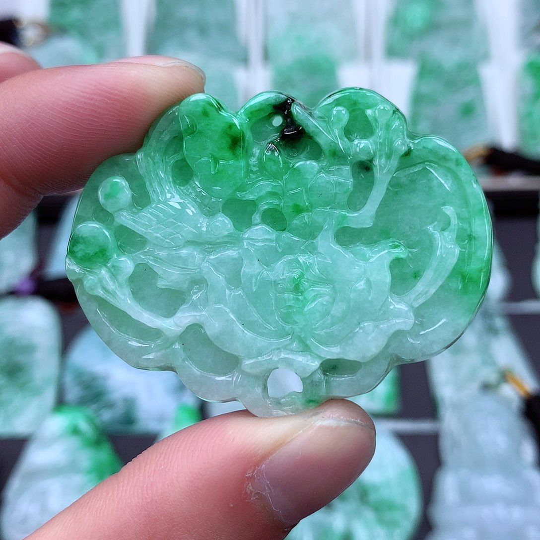 翡翠颈饰未镶嵌翡翠吊坠