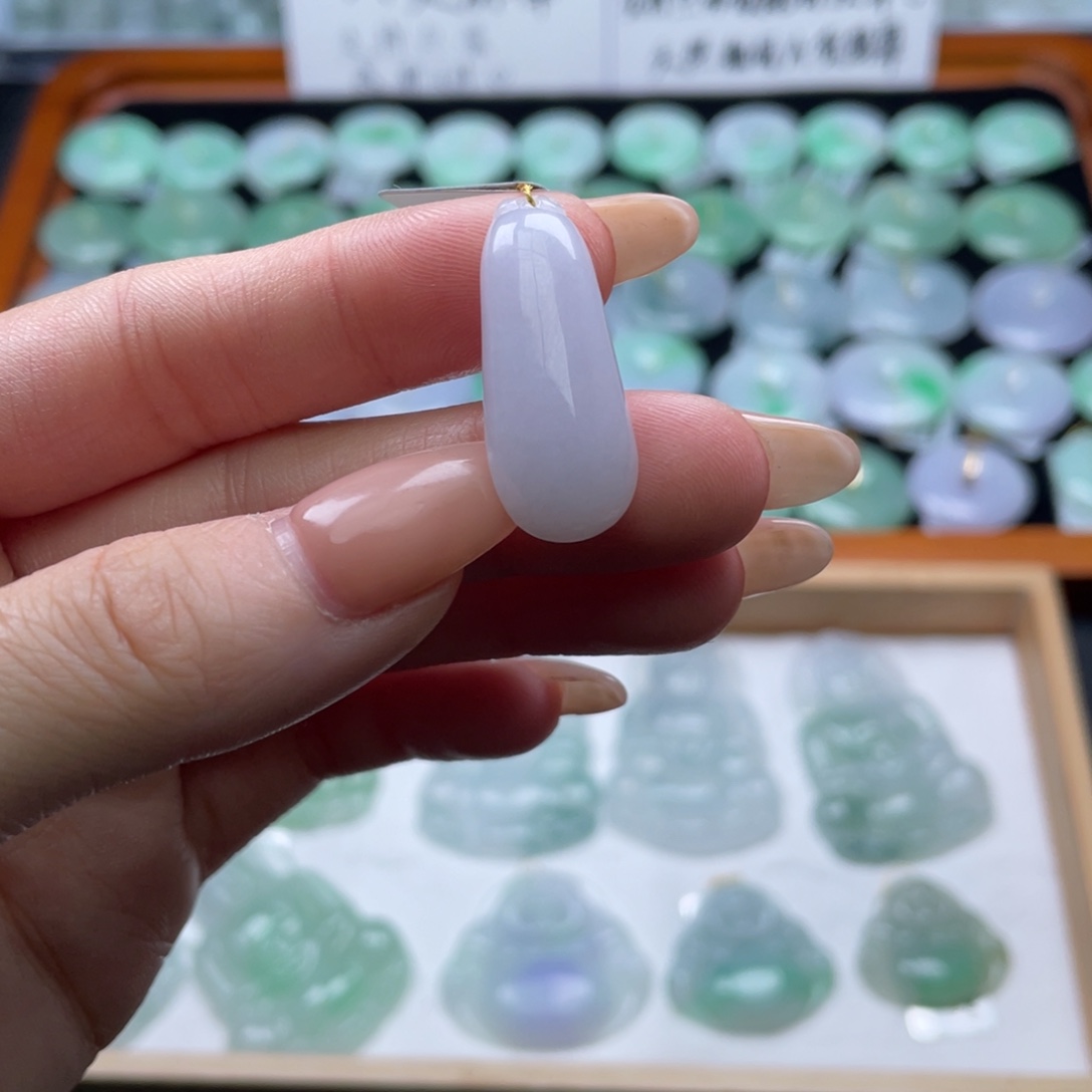 翡翠未镶嵌颈饰福瓜