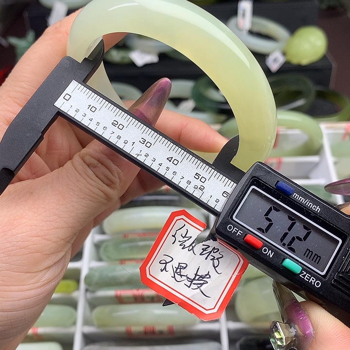 蛇纹石玉手镯未镶嵌789