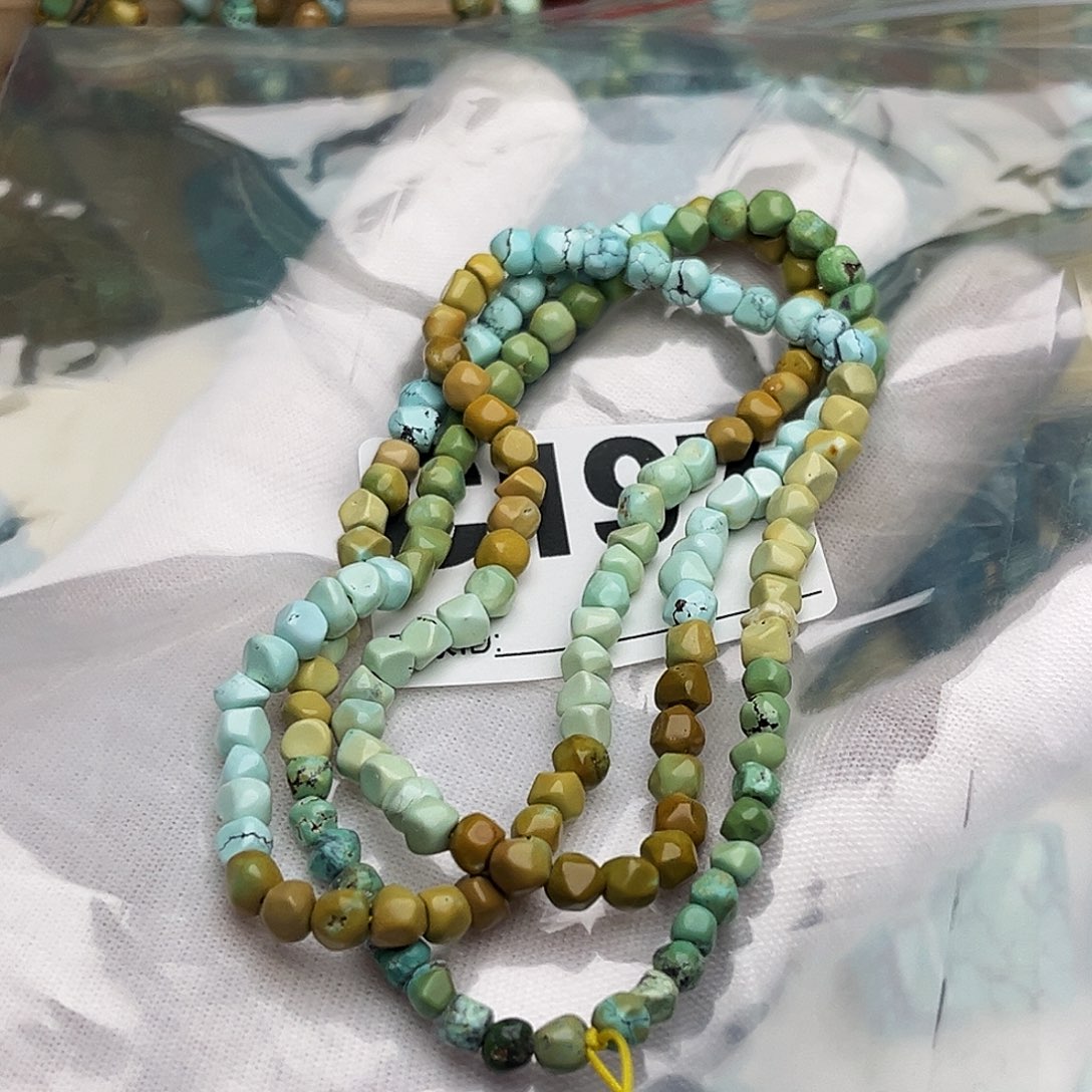 绿松石配饰未镶嵌