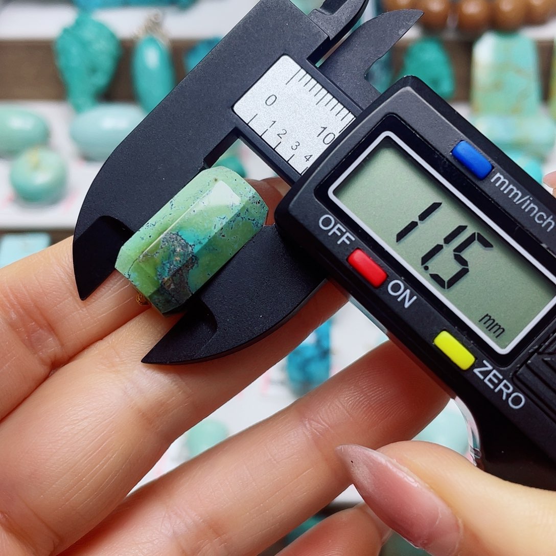 绿松石未镶嵌挂件