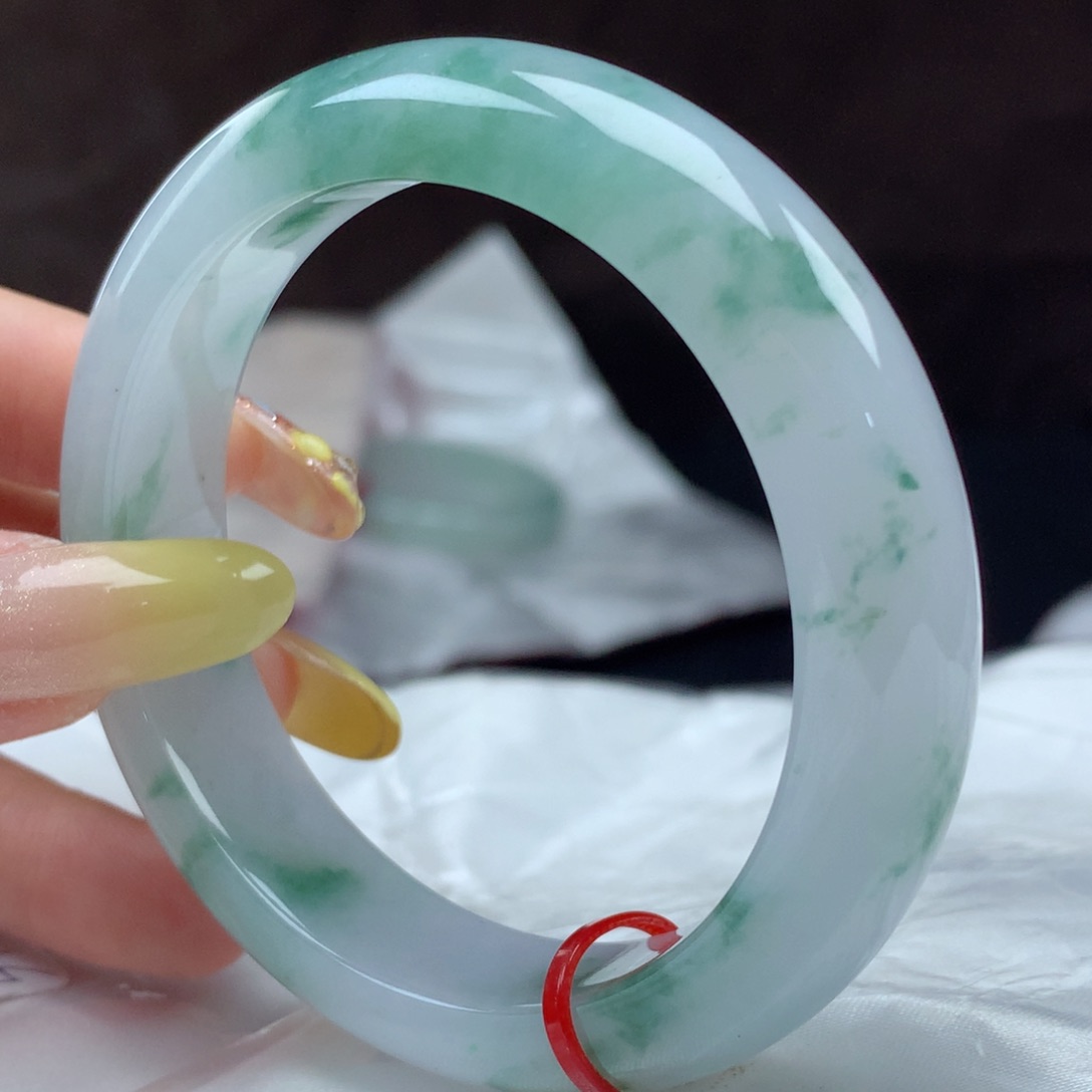 翡翠手镯未镶嵌114058，