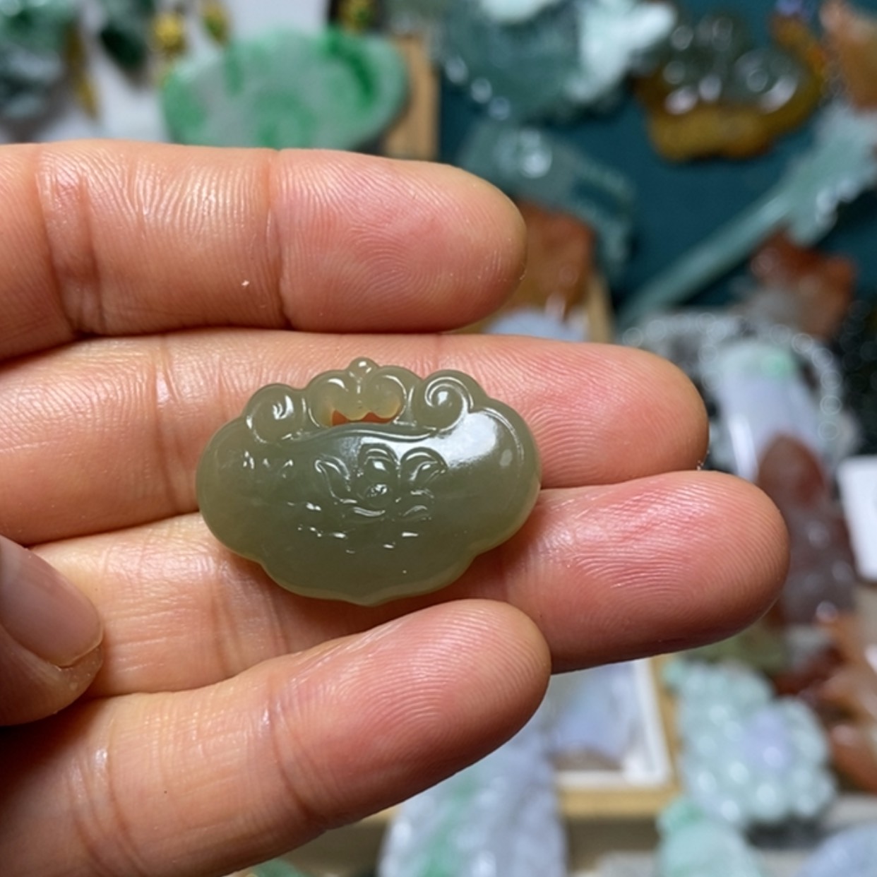 【闪购商品】翡翠吊坠(赠链)未镶嵌