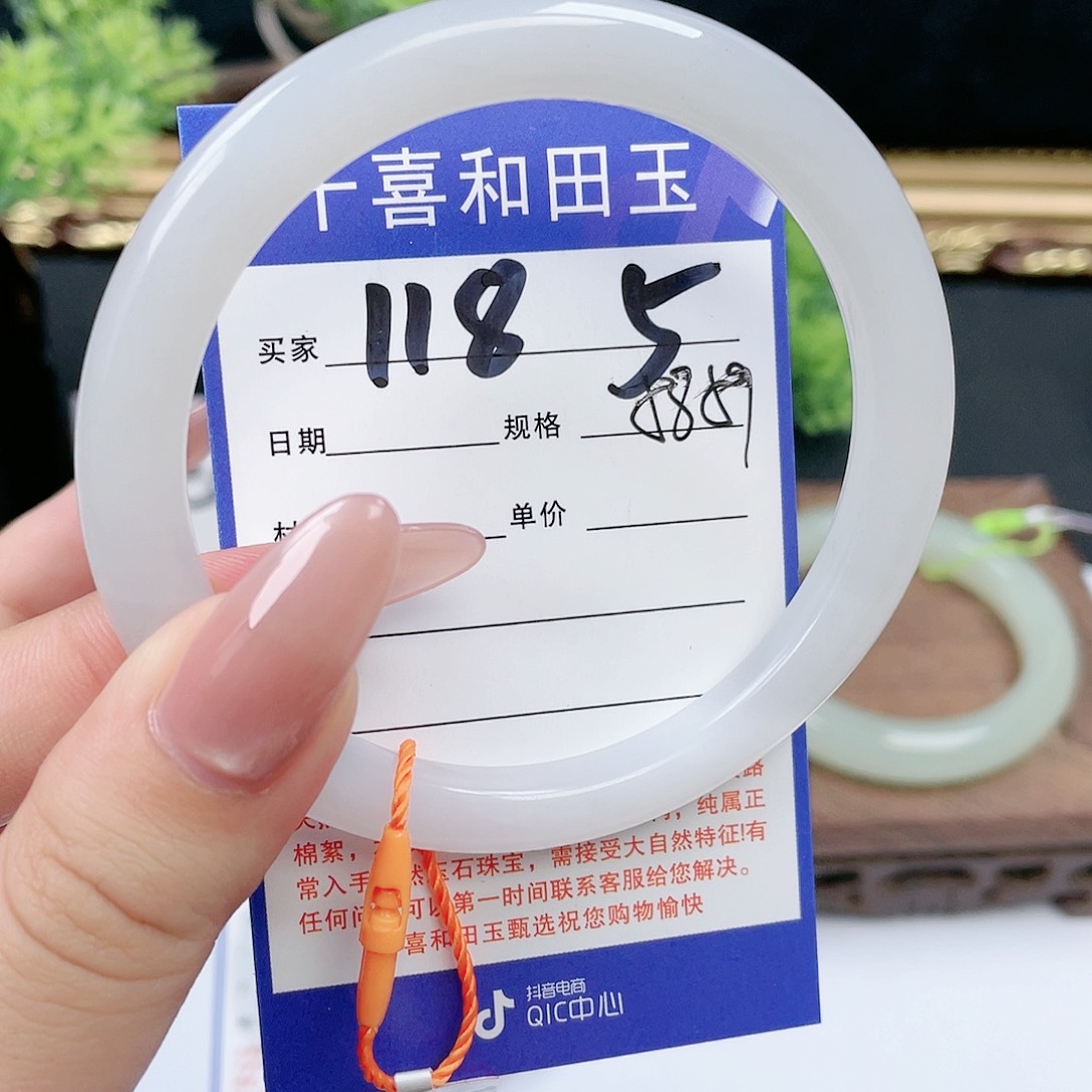 和田玉手镯未镶嵌