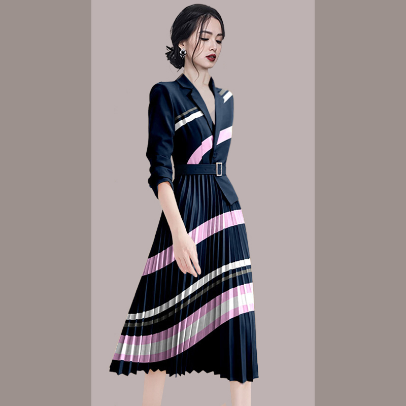 春季气质西装领连衣裙2025年新款通勤条纹收腰显瘦百褶裙