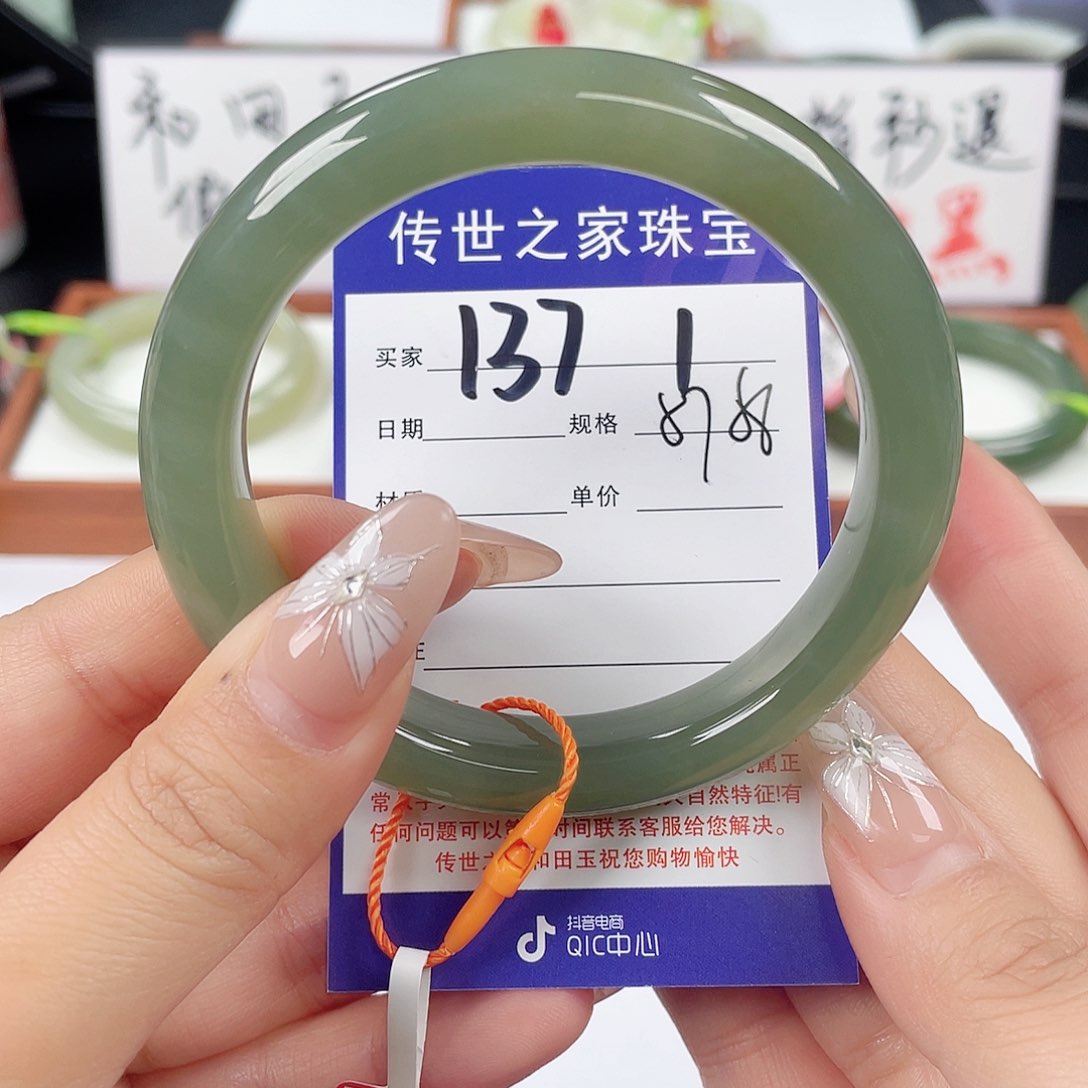 和田玉手镯未镶嵌