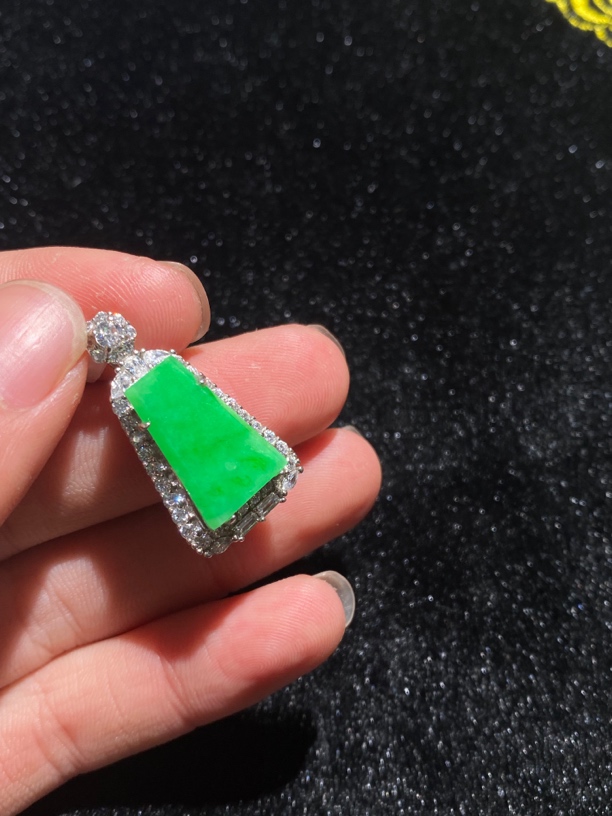 缅料天然翡翠A货 无事牌吊坠