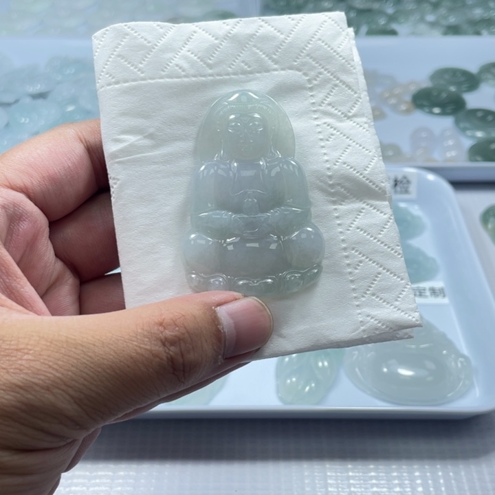 翡翠未镶嵌颈饰观音